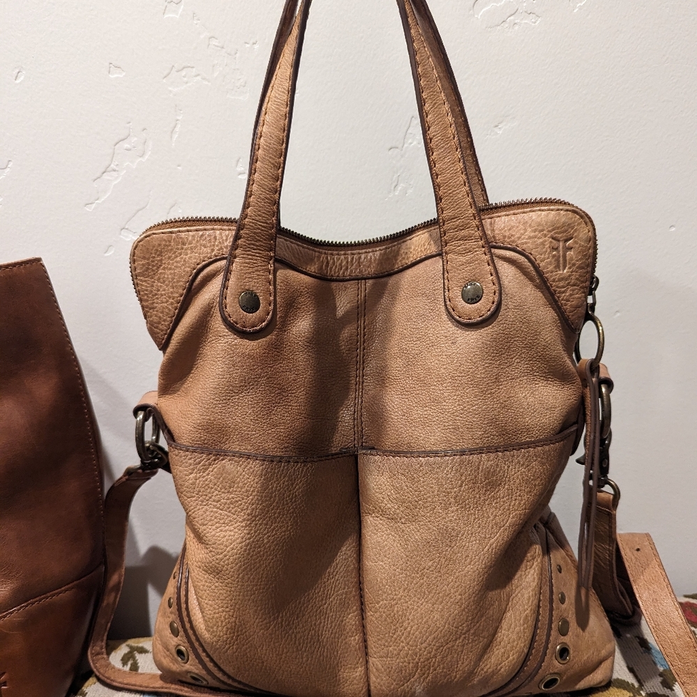 Frye shoulder bag.